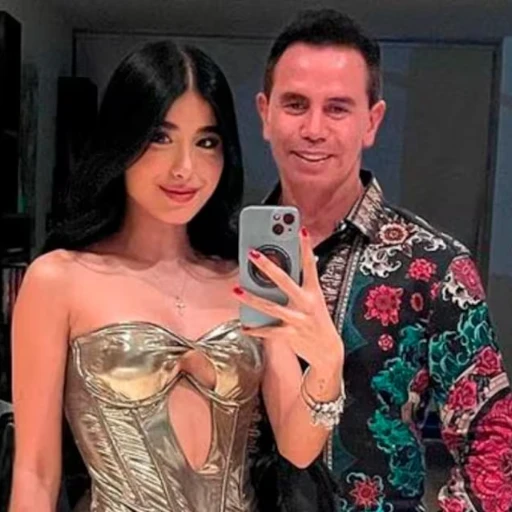 El cantante de música popular Jhonny Rivera y la artista Jenny López