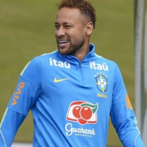 Neymar visita a la selección brasileña en pleno proceso de recuperación