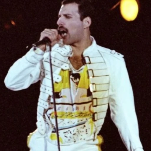 Subastan el piano y micrófono del fallecido cantante británico Freddie Mercury