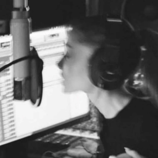 Ariana Grande regresa al estudio y aviva rumores sobre su octavo álbum