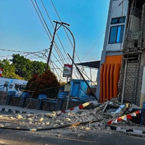 Fuertes réplicas sacuden Indonesia a cinco días del terremoto de 7,7