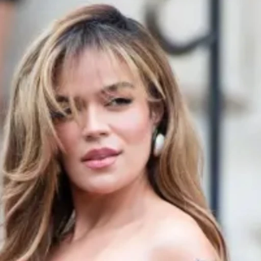 Hermana de Karol G acusa a su familia de «darle la espalda»